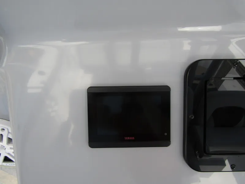 Slide: The Image of Yamaha display on 2024 Wellcraft 352 Fisherman boat dashboard. - 19