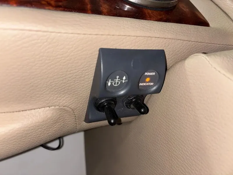 Slide: The Image of Cobalt 282 Bowrider 2008 - 18