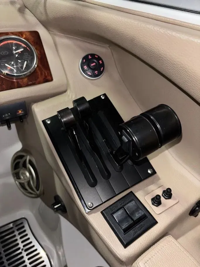 Slide: The Image of Cobalt 282 Bowrider 2008 - 19