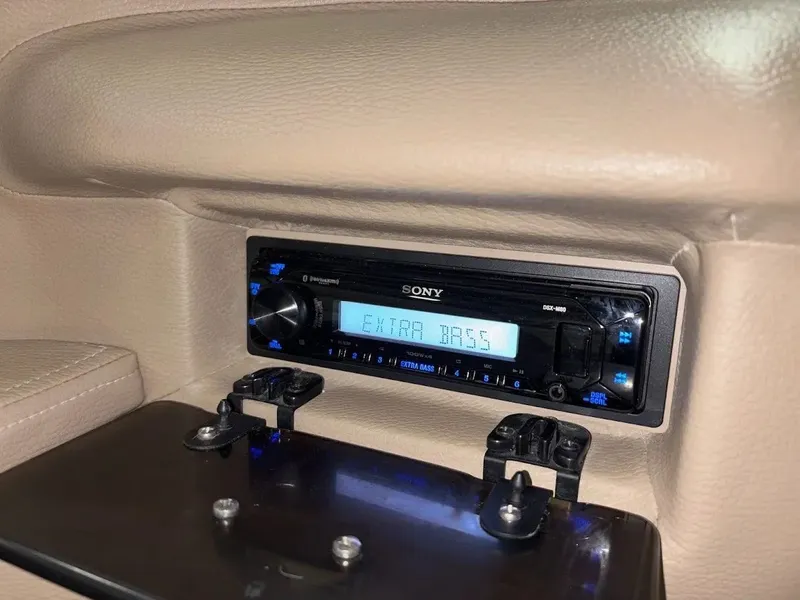 Slide: The Image of Cobalt 282 Bowrider 2008 - 20