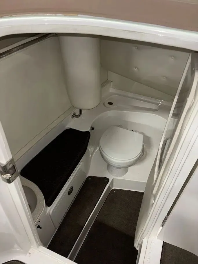 Slide: The Image of Cobalt 282 Bowrider 2008 - 21