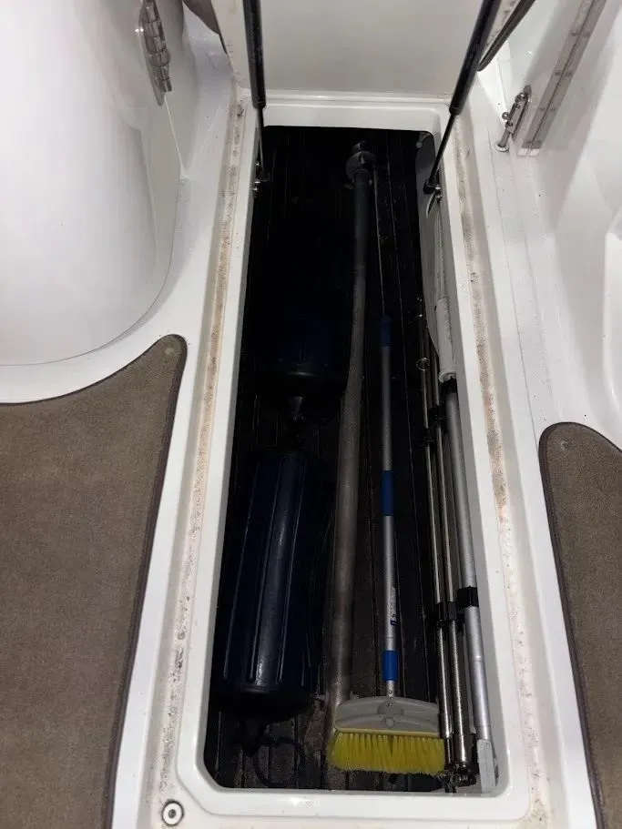 Slide: The Image of Cobalt 282 Bowrider 2008 - 22