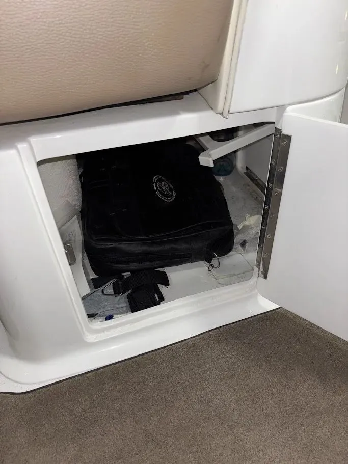 Slide: The Image of Cobalt 282 Bowrider 2008 - 28