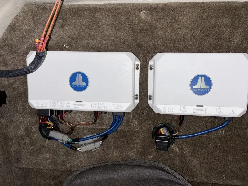 Slide: The Image of Cobalt 282 Bowrider 2008 - 34