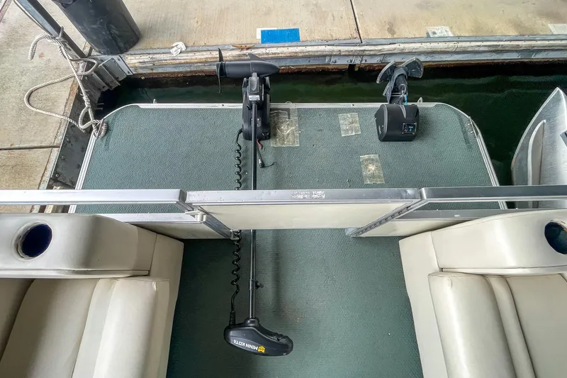Slide: The Image of 2000 Crest 25' Pontoon boat interior with seating and trolling motor. - 20