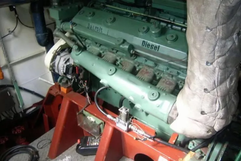 Slide: The Image of Detroit Diesel engine in a 1987 Commercial LCU 8 vessel, detailed view. - 11