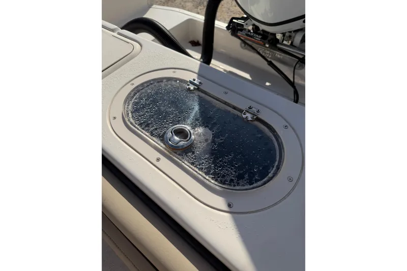 Slide: The Image of Livewell on 2022 Carolina Skiff 23 UE boat, featuring a transparent lid and bubbling water. - 18