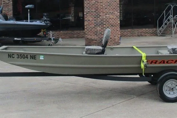 The Image of Tracker Grizzly 1436 Utility 2025 - undefined