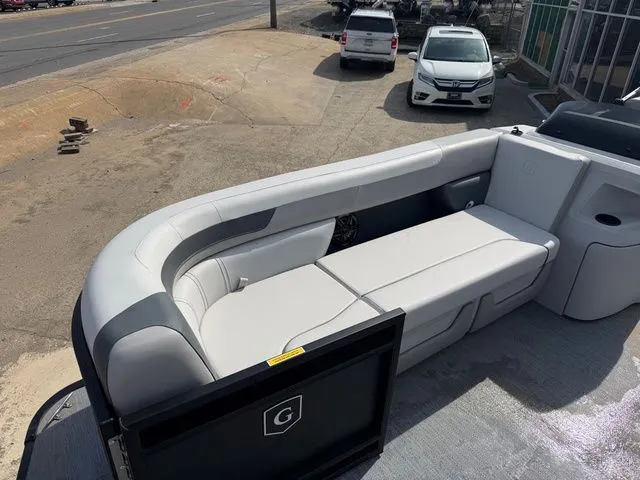 Slide: The Image of Godfrey Sweetwater 2286 SBC - 150 Yamaha 2026 - 9