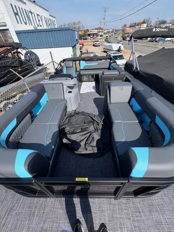 Slide: The Image of Godfrey Sweetwater 2286 SFL Tritoon - Yamaha 150 2026 - 11