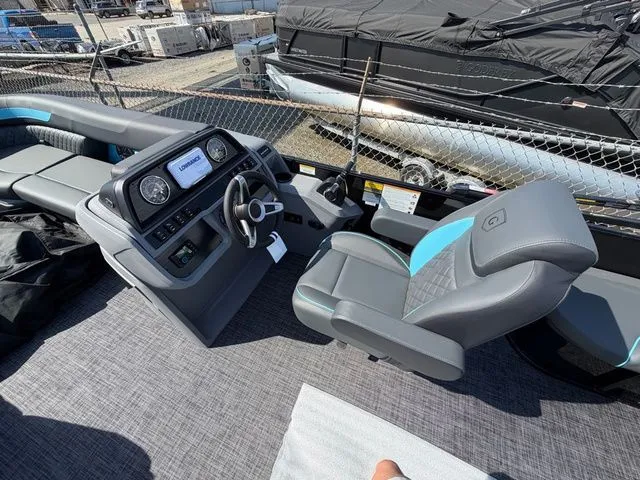 Slide: The Image of Godfrey Sweetwater 2286 SFL Tritoon - Yamaha 150 2026 - 13