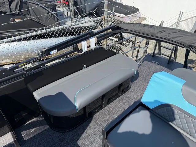 Slide: The Image of Godfrey Sweetwater 2286 SFL Tritoon - Yamaha 150 2026 - 15