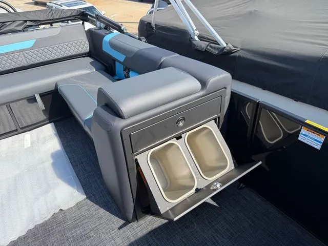 Slide: The Image of Godfrey Sweetwater 2286 SFL Tritoon - Yamaha 150 2026 - 16