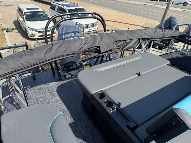 Slide: The Image of Godfrey Sweetwater 2286 SFL Tritoon - Yamaha 150 2026 - 17