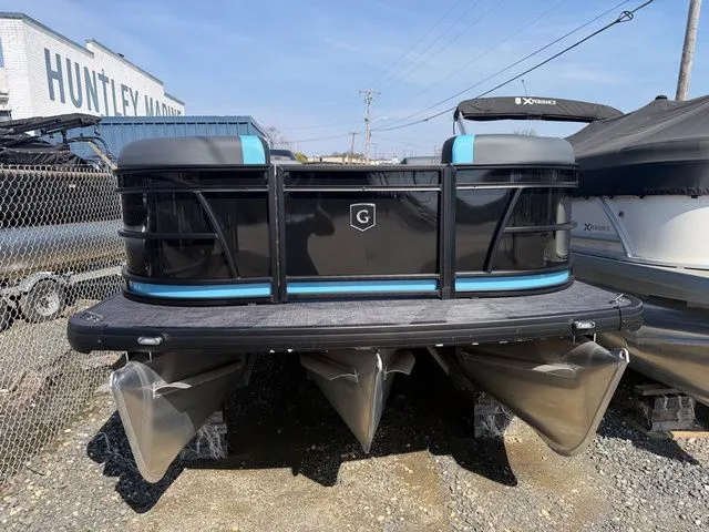 Slide: The Image of Godfrey Sweetwater 2286 SFL Tritoon - Yamaha 150 2026 - 3