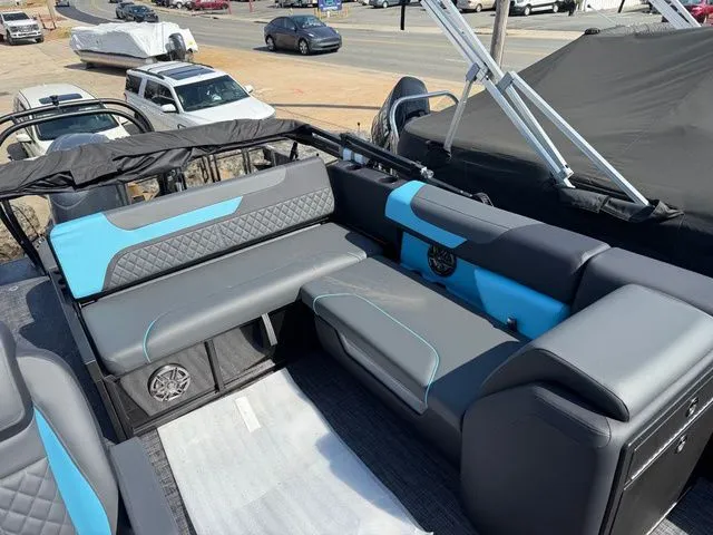 Slide: The Image of Godfrey Sweetwater 2286 SFL Tritoon - Yamaha 150 2026 - 6