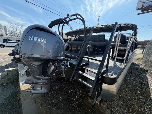 Slide: The Image of Godfrey Sweetwater 2286 SFL Tritoon - Yamaha 150 2026 - 7