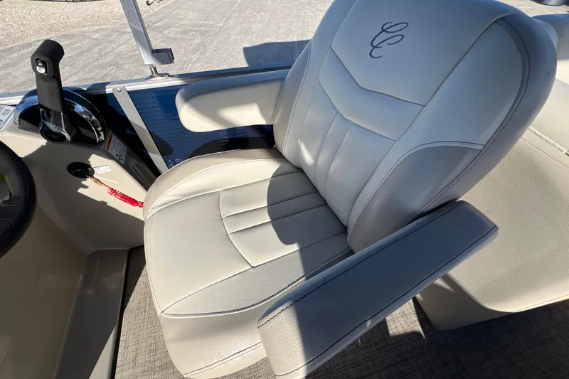 Slide: The Image of Captain's chair in 2023 Cypress Cay Seabreeze 232 boat, featuring sleek design and comfortable seating. - 15