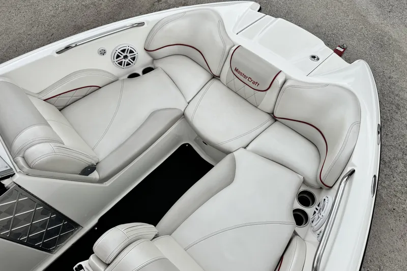 Slide: The Image of 2011 MasterCraft X25 boat interior with white leather seats and red accents. - 14
