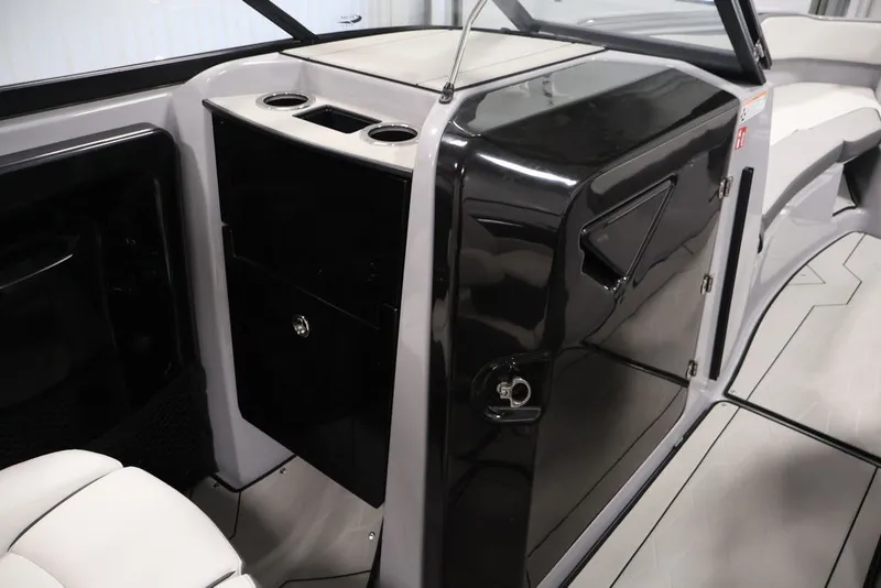 Slide: The Image of 2026 Yamaha Boats 252XE interior with sleek black console and cup holders. - 20