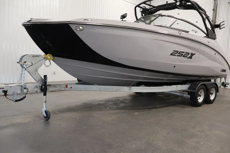 Slide: The Image of 2026 Yamaha Boats 252XE on trailer in indoor setting. - 52