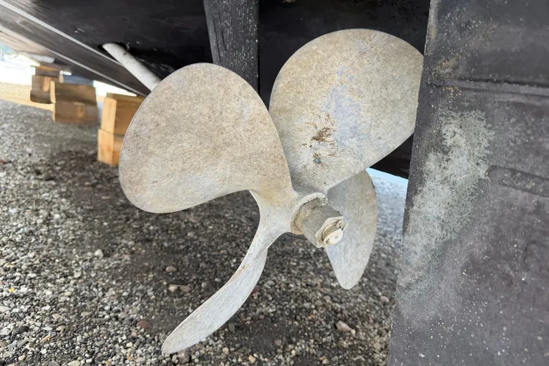 Slide: The Image of Propeller of 2001 Sea Ray 380 Sundancer on gravel surface. - 45