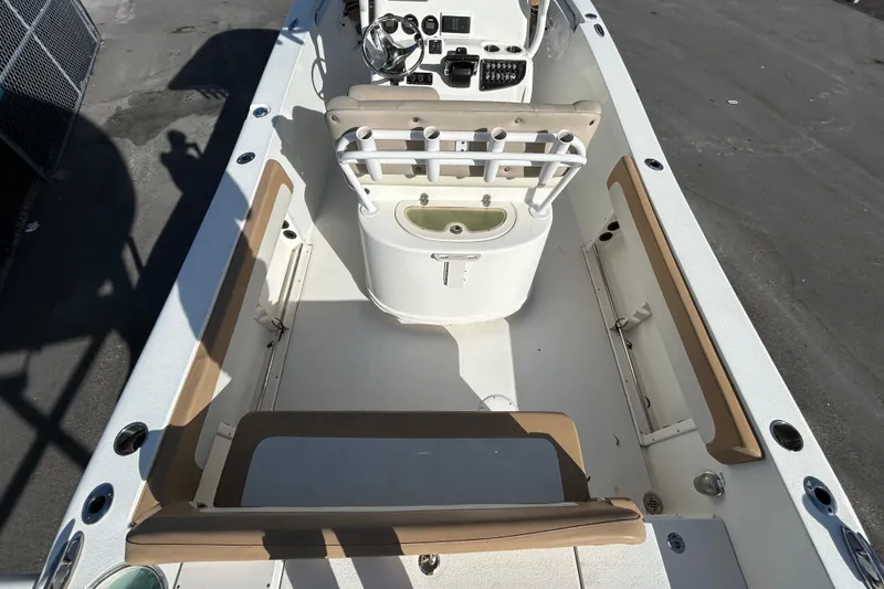 Slide: The Image of 2016 NauticStar 25 XS boat interior with seating and control panel. - 15