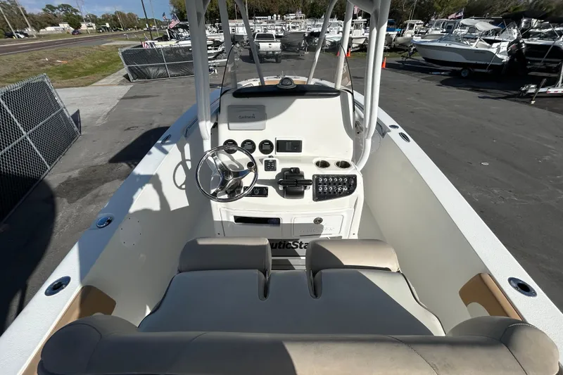 Slide: The Image of 2016 NauticStar 25 XS boat cockpit with steering wheel and control panel. - 18