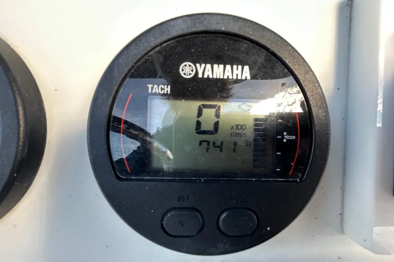 Slide: The Image of Yamaha tachometer on 2016 NauticStar 25 XS boat, displaying 0 RPM and 741 hours. - 23