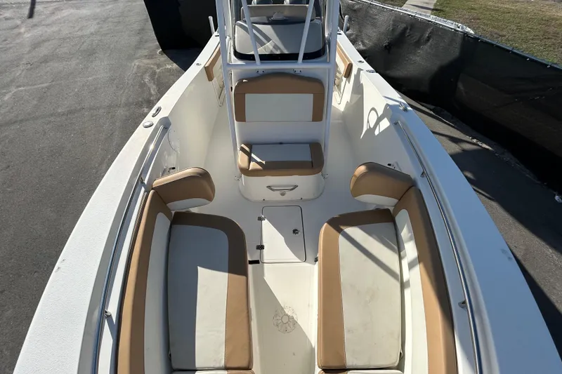 Slide: The Image of 2016 NauticStar 25 XS boat interior with tan and white seating. - 31