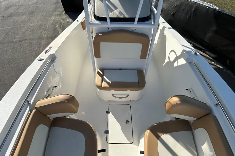 Slide: The Image of 2016 NauticStar 25 XS boat interior with tan and white seating. - 34