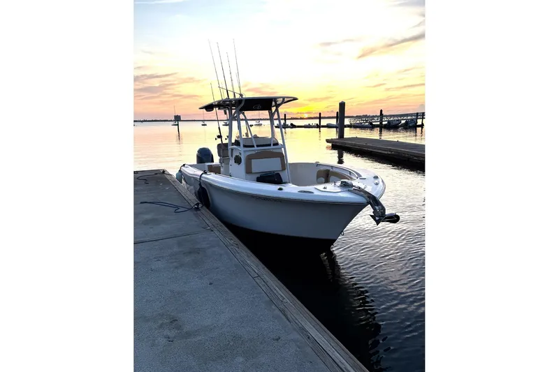 Slide: The Image of 2016 NauticStar 25 XS with twin Yamaha 200 engines, showcasing powerful performance. - 4