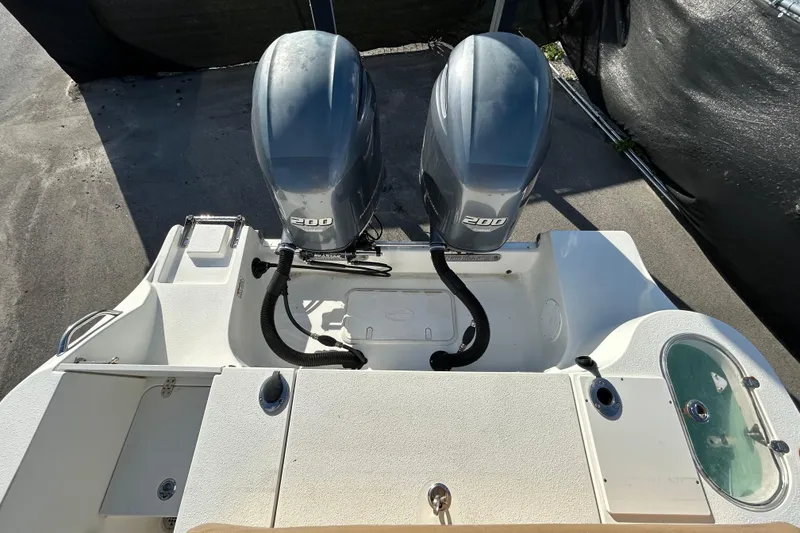 Slide: The Image of 2016 NauticStar 25 XS boat with dual 200 horsepower engines, rear view. - 43