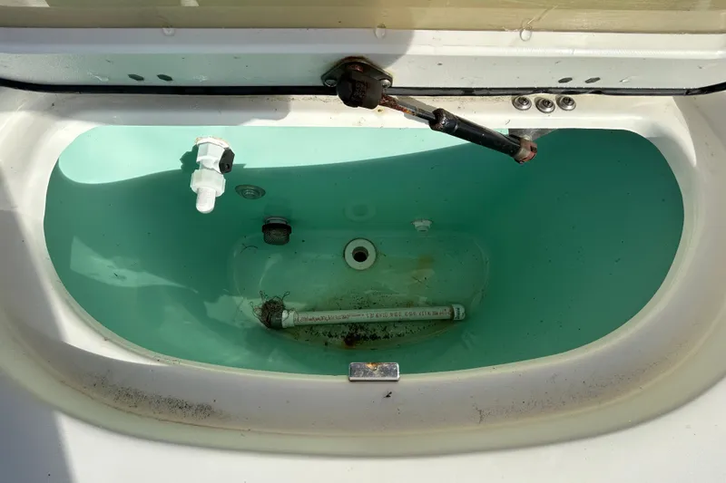 Slide: The Image of Open livewell in 2016 NauticStar 25 XS boat, partially filled with water. - 62