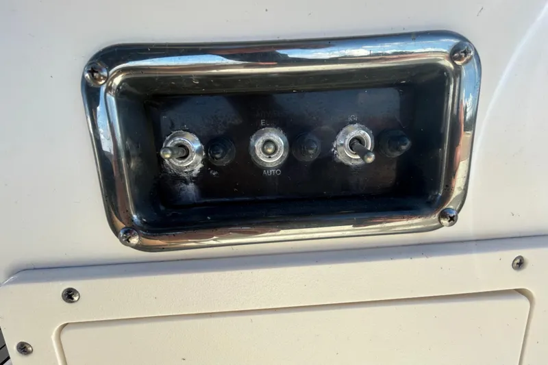 Slide: The Image of Control panel of a 2016 NauticStar 25 XS boat with toggle switches. - 63