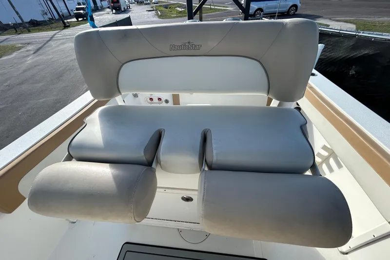 Slide: The Image of 2016 NauticStar 25 XS boat seating with cushioned backrest and armrests. - 74