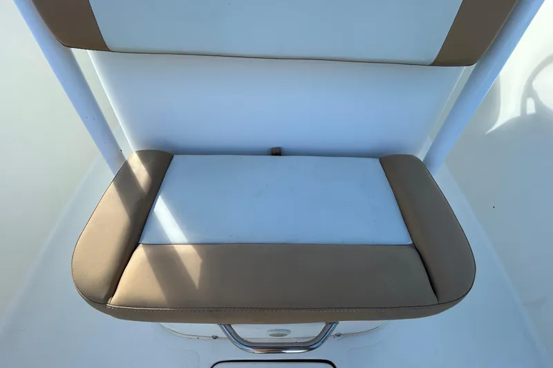 Slide: The Image of Cushioned seat on 2016 NauticStar 25 XS boat, featuring tan and white upholstery. - 81
