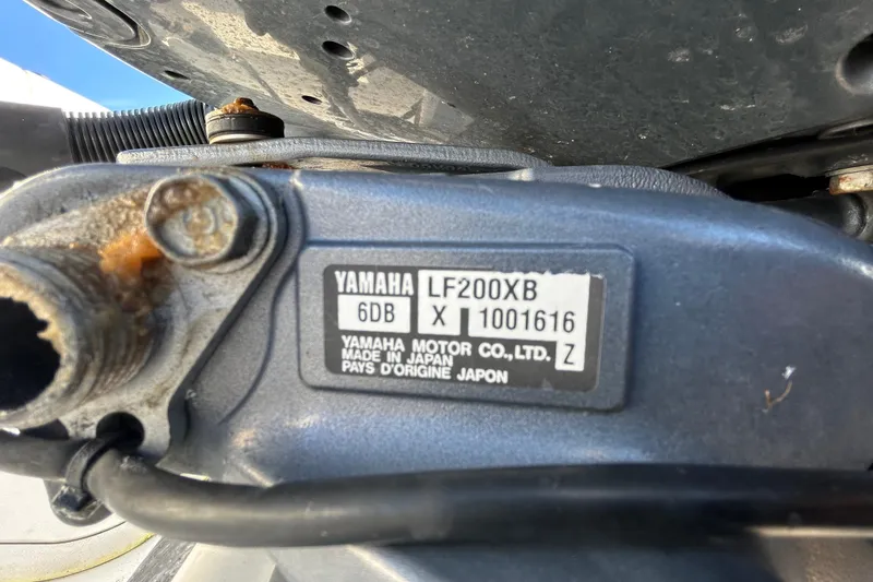 Slide: The Image of Close-up of Yamaha LF200XB engine label on 2016 NauticStar 25 XS boat. - 99