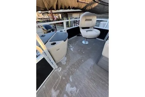 Slide: The Image of 2023 Sun Tracker Fishin' Barge 20 DLX interior with seating and storage. - 21