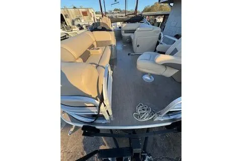 Slide: The Image of 2023 Sun Tracker Fishin' Barge 20 DLX with beige seating and spacious deck layout. - 7