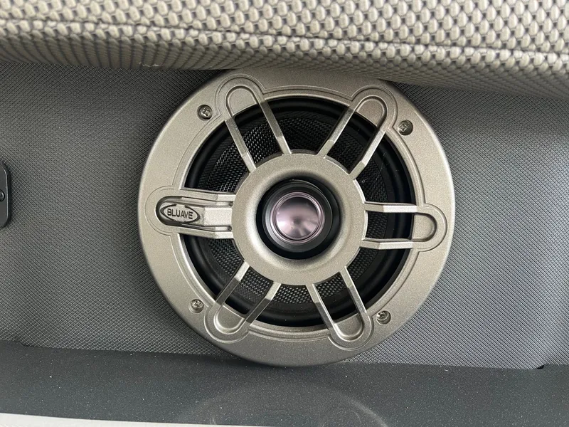 Slide: The Image of Formula 330 Crossover Bowrider 2019 - 10