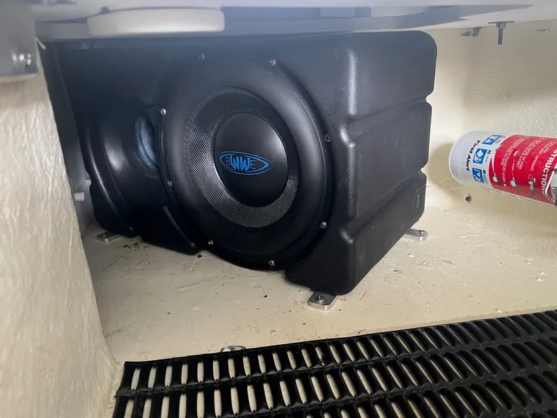 Slide: The Image of Formula 330 Crossover Bowrider 2019 - 11