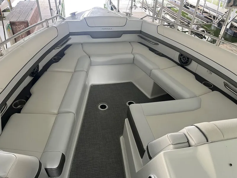 Slide: The Image of Formula 330 Crossover Bowrider 2019 - 14