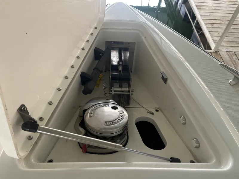 Slide: The Image of Formula 330 Crossover Bowrider 2019 - 17