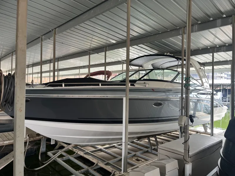 Slide: The Image of Formula 330 Crossover Bowrider 2019 - 24