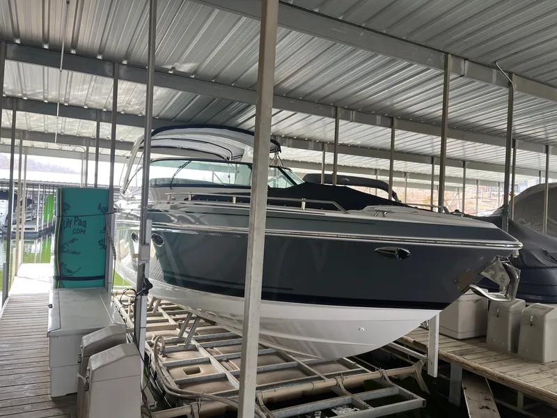 Slide: The Image of Formula 330 Crossover Bowrider 2019 - 25