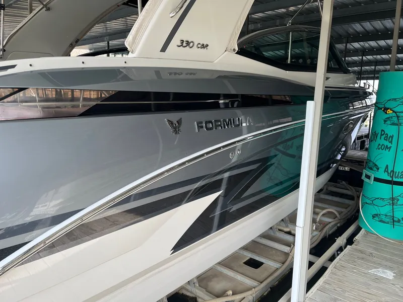 Slide: The Image of Formula 330 Crossover Bowrider 2019 - 26