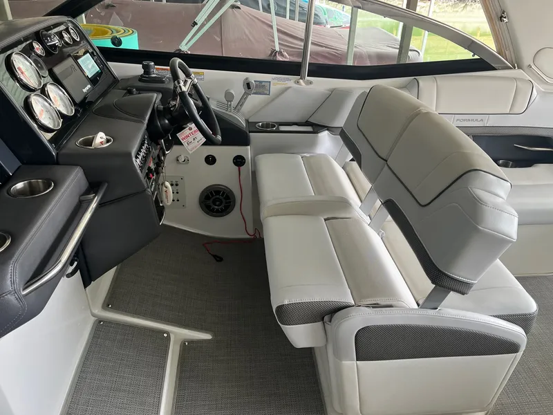 Slide: The Image of Formula 330 Crossover Bowrider 2019 - 7