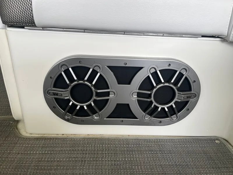 Slide: The Image of Formula 330 Crossover Bowrider 2019 - 9