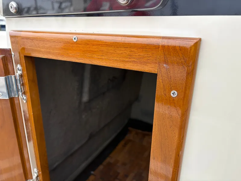 Slide: The Image of Boston Whaler 17 Montauk 1990 - 11